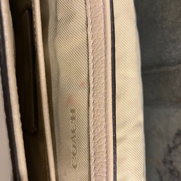 Coach Cream Crossbody Bag with Gold Chain - Picture 5 of 10